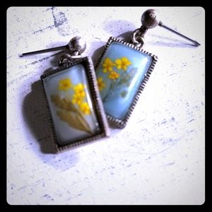Adorable vintage earrings